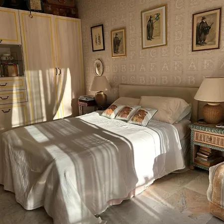 Cozy - 12 Min Walk To The - Free Parking *