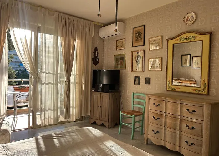 Cozy - 12 Min Walk To The - Free Parking شقة كان
