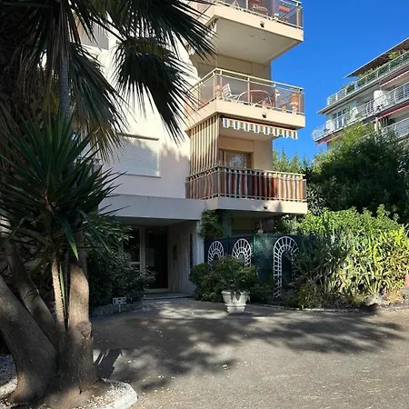 Apartment Cozy - 12 Min Walk To The - Free Parking