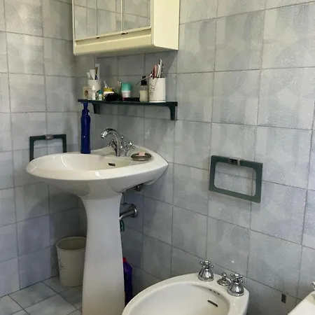 Cozy - 12 Min Walk To The - Free Parking Apartment